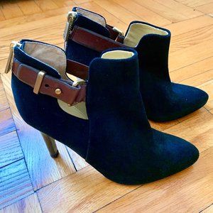 (EXCELLENT) Coach black suede with brown leather brown buckle